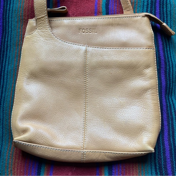Fossil Leather Tan Crossbody purse. Adjustable strap. Outside pockets. - Picture 7 of 8